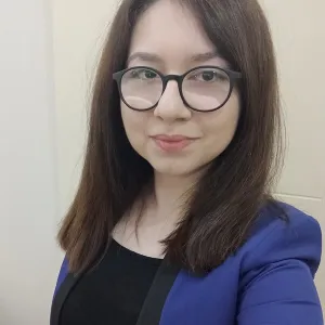 Ayşe - Tarih öğretmeni - 