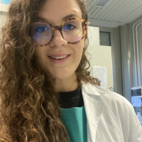 Laurea magistrale un biotecnologie mediche e farmaceutiche presso L’Università di Pavia ed abilitata alla professione di Biologo.