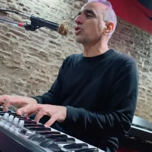Martin - profesor de piano - 