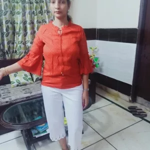 Isha - Drawing teacher - New Delhi