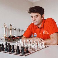 Milli sporcu ve satranç antrenöründen başlangıç seviyesinden ileri seviyeye kadar özel satranç dersi