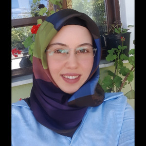 Kübra Hafize - Kuran okuma öğretmeni - 