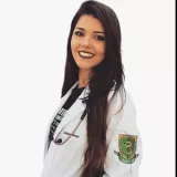 Larissa - Professor de medicina - Alfenas