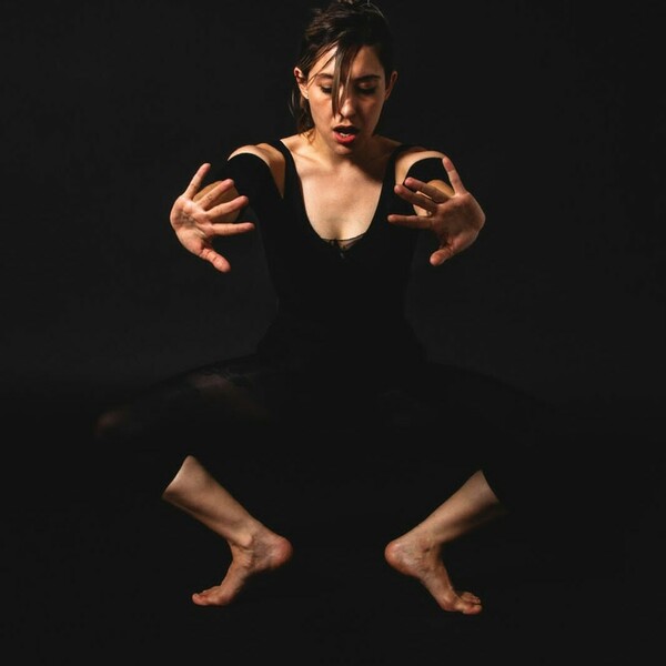 Entrenadora personal de yoga, vinyasa y yoga flow  restaurativa. Bailarina como eje.