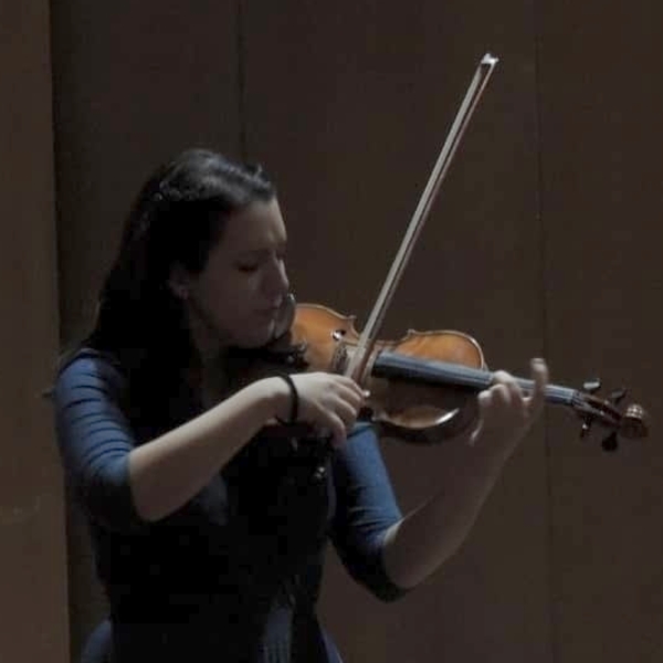 Violinista propone lezioni di violino, solfeggio, musica da camera e armonia ad allievi di tutte le età!