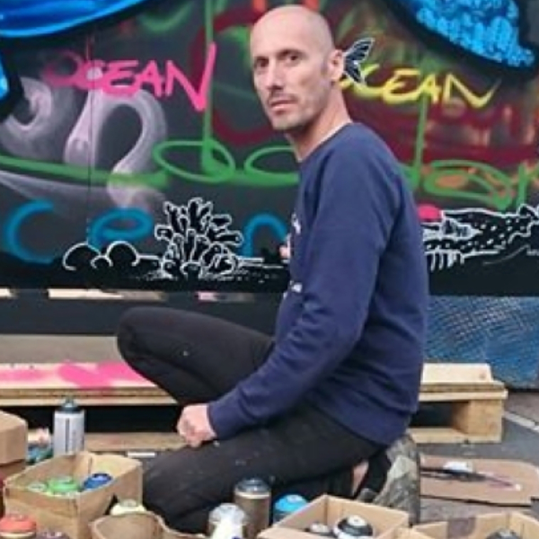 Enseignant spécialisé en STREET ART à Lyon , j'accompagne à développer son style et à expérimenter différentes techniques (graffiti,pochoir,collage)