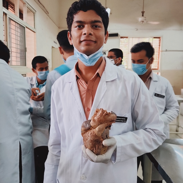 MBBS student teaches biology with all his efforts and knowledge he had gain during his preparation period