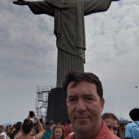 Native from Rio, teaches brazilian Portuguese for beginners. Material 100% in Google ClassRoom.