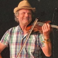 Experienced, patient and friendly musician and music tutor near Abergavenny offering one-to-one and online violin/fiddle lessons