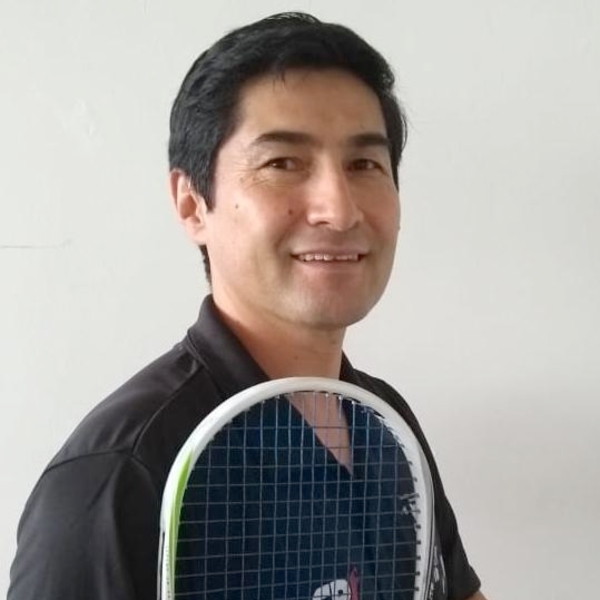 Profesor de squash y squash57, con mas de 10 años de experiencia con niños y adultos principiantes. Entrenador avalado por la federación mundial de squash WSF. Nivel 1 y 2.