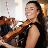 Violinista graduada imparte clases de violín u otras materias relacionadas, a niveles de elemental y grado medio de música