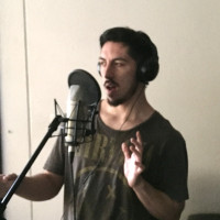 Fonoaudiólogo hace clases de canto con especialización en técnica vocal y performance