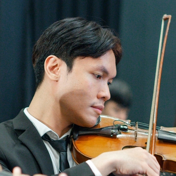 Tertarik dengan alat musik Violin (Biola)? Mari kita belajar menggunakan Metode Suzuki dan dengan bimbingan terbaik (ditambah dgn metode2 latihan lain agar dpt memainkan biola dengan baik). Sarjana S1