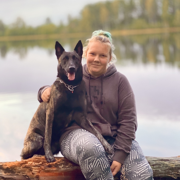 Samarbete med din hund? JA Jag kan hjälpa till med lydnad, agility och massa andra sporter. Delvis beteendeproblem.