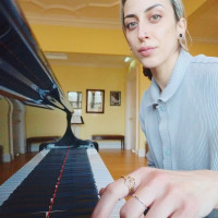 Experienced and friendly Piano Tutor teaching beginners to advanced pianists (English & Greek)