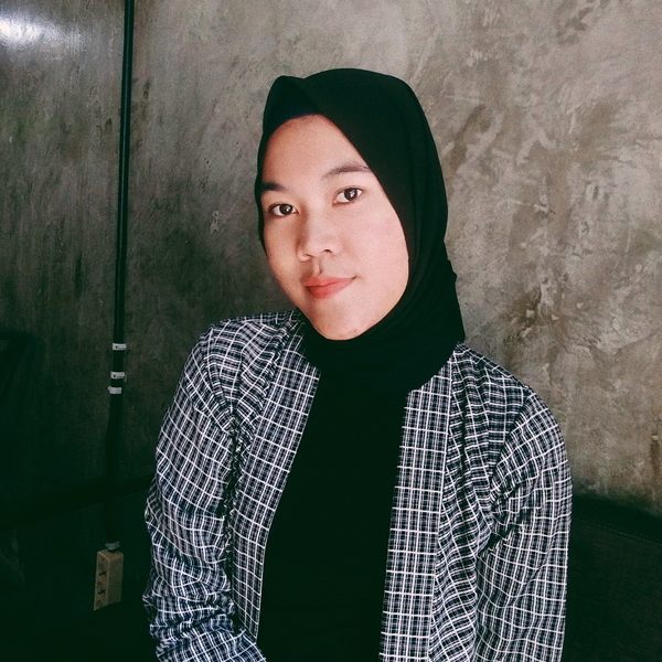 Mahasiswi Perbankan Syariah menawarkan kursur bahasa Indonesia untuk orang asing di Tangerang!