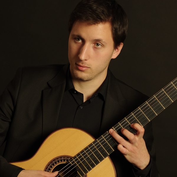 Professeur (Master de Concert dans l'Haute école de musique de Genève) donne des cours de guitare classique à Genève (en anglais)