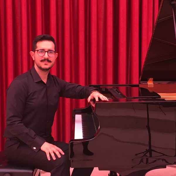 Garantierter Express-Klavierunterricht für alle Altersgruppen von einem Konservatoriums lehrer für Klavier künstler