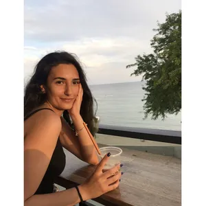 Nida - Okul derslerine destek öğretmeni - İstanbul