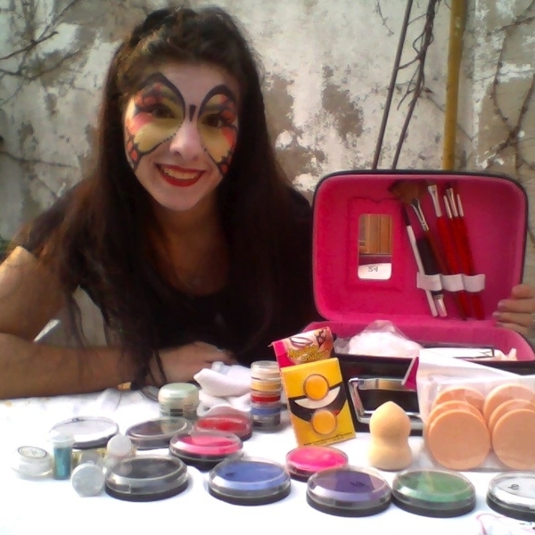 Maquilladora ofrece talleres de Auto maquillaje Artístico para quiénes quieran aprender sobre el mundo del Arte .!!