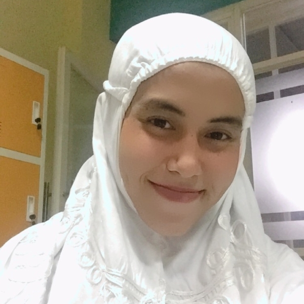 Sarjana Ilmu Alquran Tafsir, Hafidzoh 30 Juz dan Mahasiswa Terbaik Non Akademik UIN Sunan Ampel Surabaya membuka bimbingan hafalan Al-Qur’an (Tahfidz), bimbingan ngaji dan bimbingan pengetahuan agama 