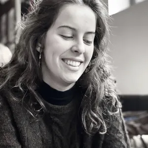 Laura - Prof d'économie - Rennes