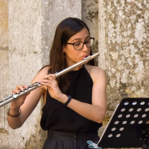 Mariana Portovedo - aulas particulares de flauta transversal e teoria musical, apoio ao estudo e à organização/gestão do mesmo (definição de objetivos, gestão de horário, entre outros).