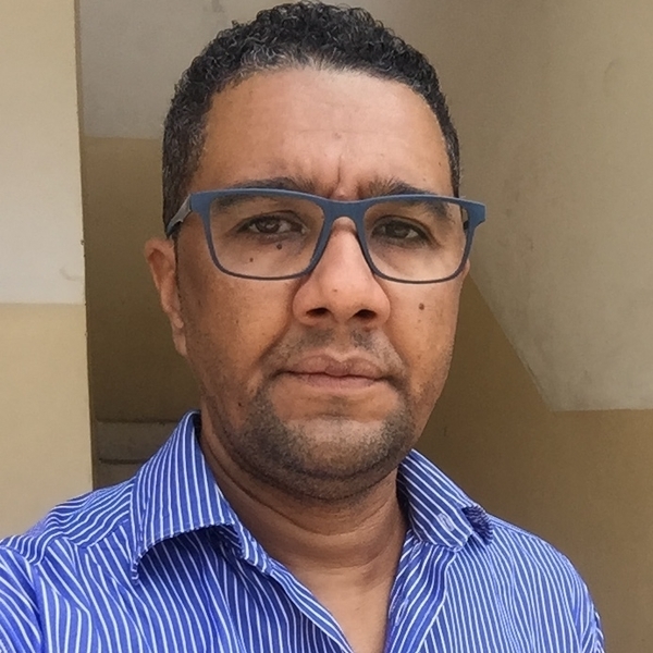 Professor de Língua Portuguesa ensino básico e secundário, experiência profissional ME caboverdiano