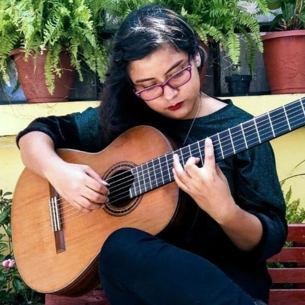 Egresada de la licenciatura de la Facultad de Música de la UNAM (instrumentista en guitarra). Podemos crecer juntos en la interpretación musical, en solfeo y lenguaje musical, así como en apreciación 