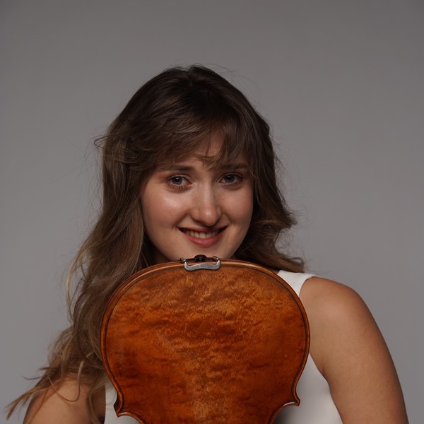 Étudiante Russe en Master à la Haute École de Musique de Sion donne cours privés de violon et d'alto et de solfège à domicile et par Skype