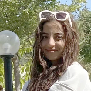 Aybüke - Okul derslerine destek öğretmeni - İzmir