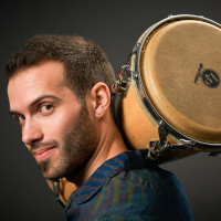 Schlagzeugunterricht mit Perkussionist Erik Larrea | Online, im Studio oder zu Hause In Französisch, Englisch, Spanisch, Deutsch oder Luxemburgisch.