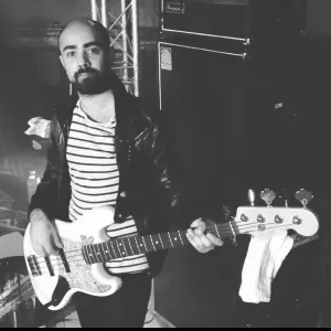 Pablo - Prof de basse - Paris 20e