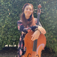 Ariane Zandi cello teacher. Alumni of the Royal College of Music offering cello lessons in London/Greater London, cello teacher at Highgate School.