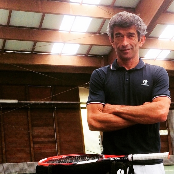 Treinador de ténis Credenciado pela FPT 4 vezes campeão nacional Uma experiência única