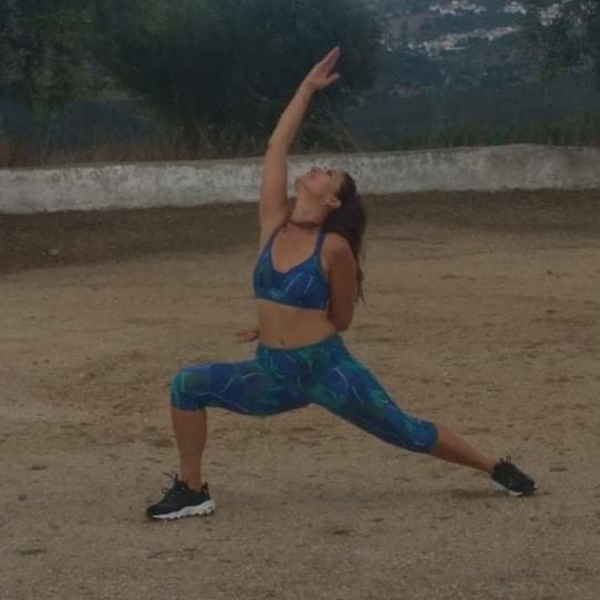 Professora de Pilates & yoga, com formação e experiência em exercício físico funcional e terapêutico.