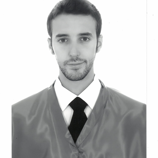 Licenciado en Derecho y Graduado en Psicología en Sevilla con experiencia como profesor y con amplia flexibilidad de horario para trabajar