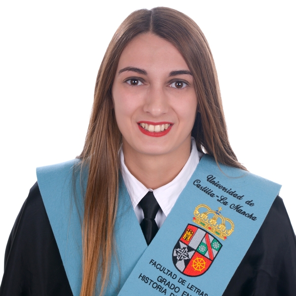 Profesora de Educación Secundaria Obligatoria y Bachillerato, con titulación en inglés e italiano.