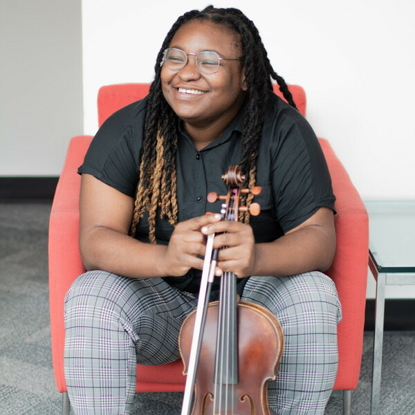Juilliard student and performer from South FL living in NYC seeking to mentor violin & viola students of all levels and ages.
