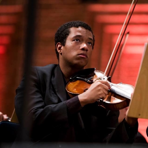 Violinista da Orquestra Sinfônica Jovem de Taubaté, Formado em Licenciatura em Música, dá aulas de violino há cerca de 8 anos.