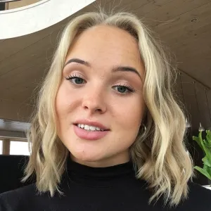 Julia - samhällskunskaplärare - Rönninge