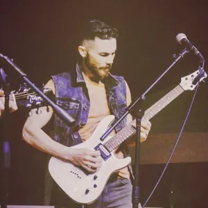 Mete - Gitar öğretmeni - 