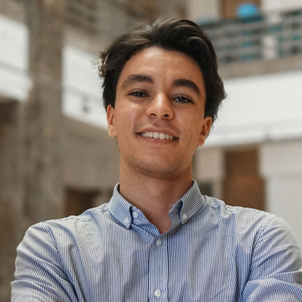 Estudante de Física no IST - explicações de secundário de matemática, física e química, biologia e geologia, e inglês