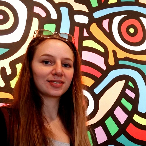 Graduated Italian artist offering art classes in English, Spanish, or Italian. You can improve your art skills while learning a second language!
