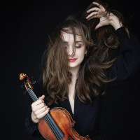 Solistin/Konzertmeisterin aus Berlin bietet Geigenunterricht für jede Altersklasse vom Anfänger zum Profi. Violin lessons also in English for every age group.