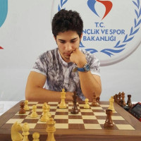 12 seneli̇k satranç oyuncusu, 5 seneli̇k profesyonel satranç antrenöründen özel satranç dersi̇