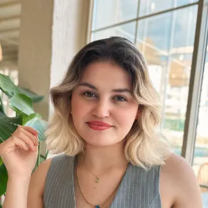 Beyza Nur - Tarih öğretmeni - 