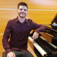Pianista bacharelando da Universidade de São Paulo oferece aulas de piano online