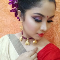 Hi, Samragyee Kashyap this side. I am a diploma holder in classical dance form of Assam and also a dancer teacher currently working in an institute. I would love to teach students who are willing come