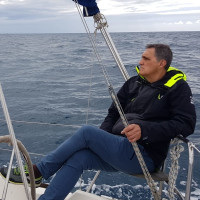 Capitan de Yate y Pper, da clases practicas de vela y navegacion a motor en velero, entre semana o fin de semana.